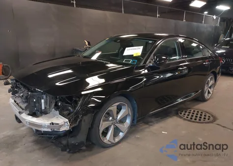 2018 Honda Accord Touring z USA, uszkodzony, nr VIN 1HGCV1F98JA053620